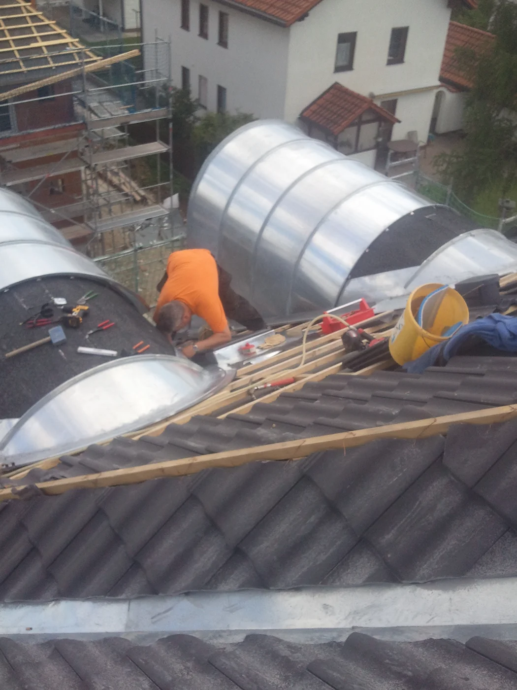 Residential roof construction with metal tanks