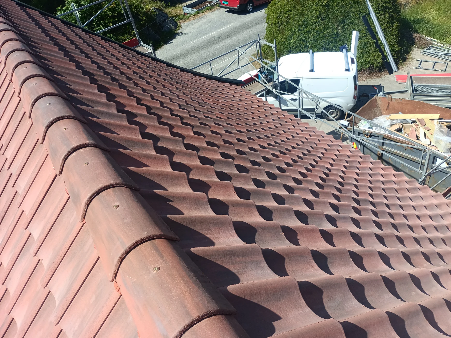 Ceramic roof tiles installation on slope
