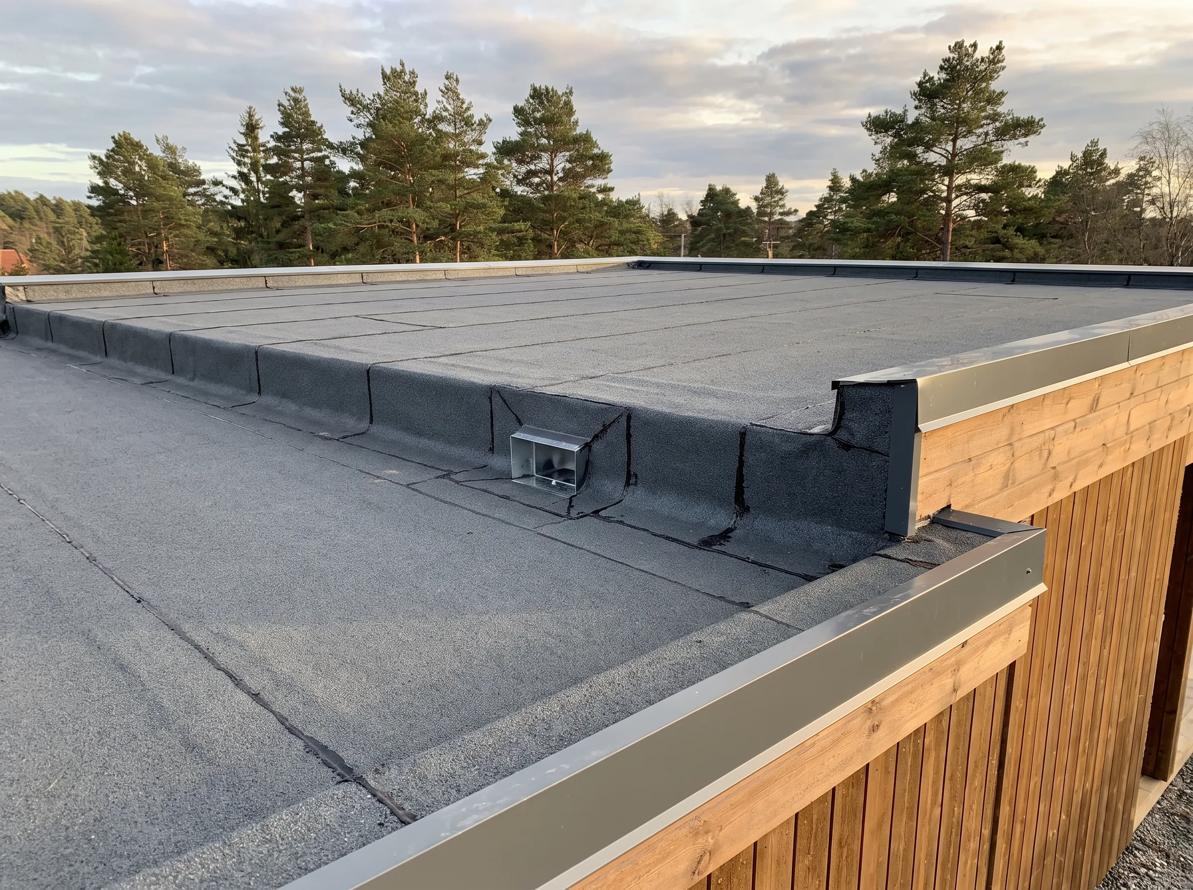 Flatt tak med tetthet og beskyttelse, tilpasset for takreparasjon